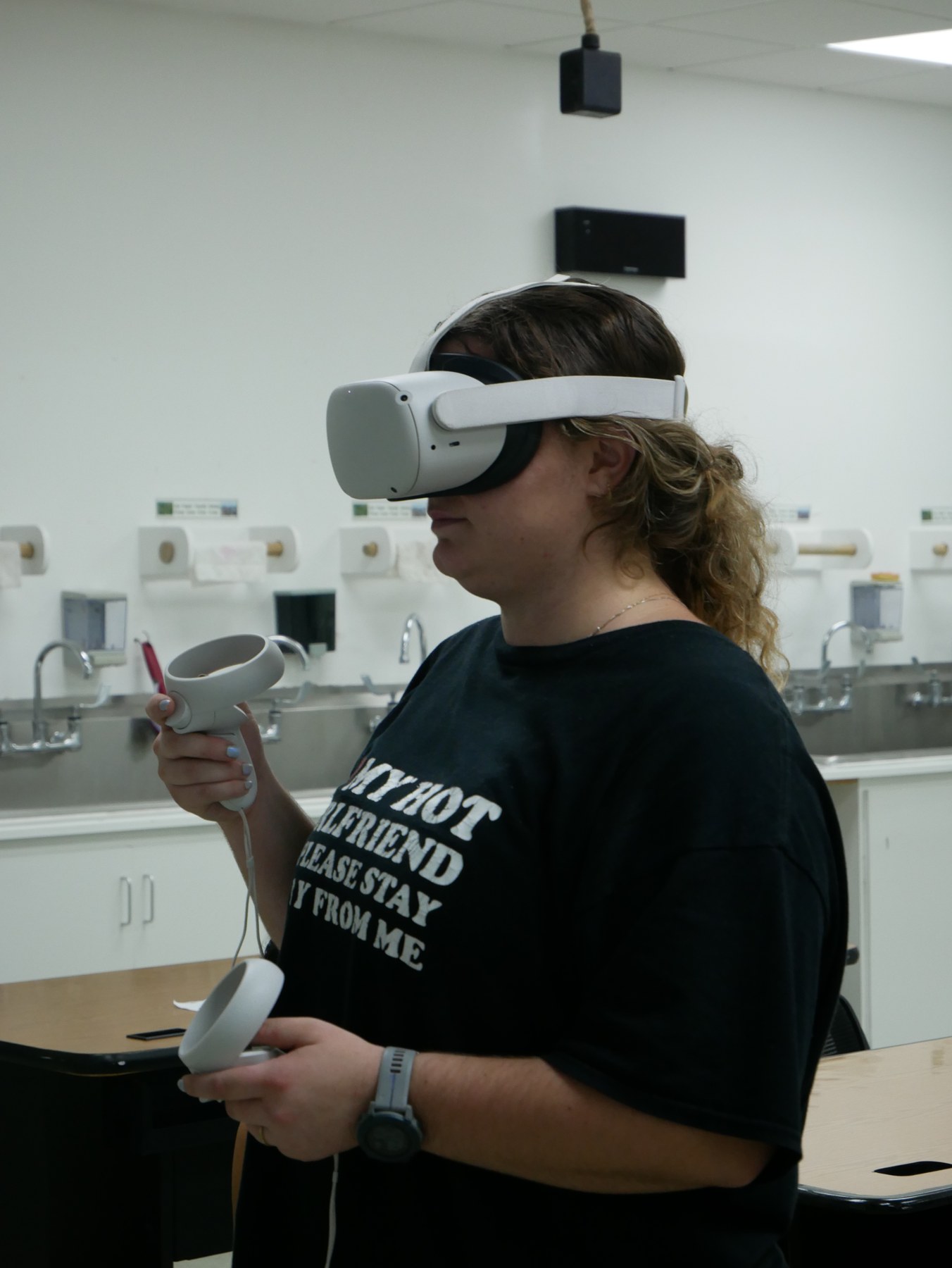 ACSOM student exploring virtual reality anatomy in the laboratory