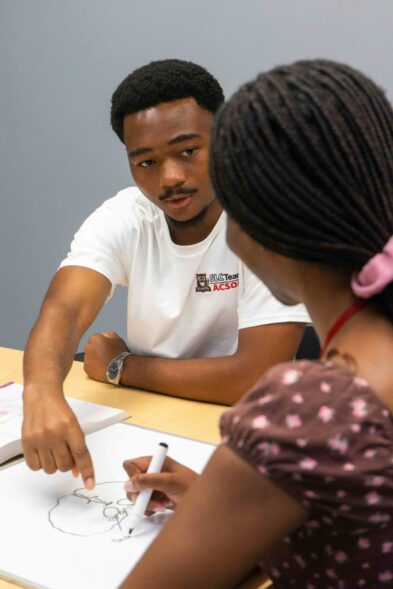 students peer tutoring